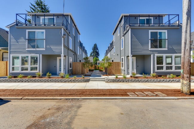 Building Photo - St. Johns Townhomes