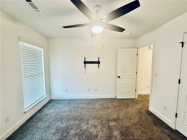 Building Photo - 424 NW 59th Ave