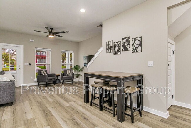 Building Photo - 1018 N D St