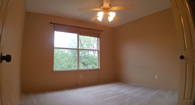 Building Photo - Secluded Hill Country home on huge lot!  Gorgeous home in tranquil setting!