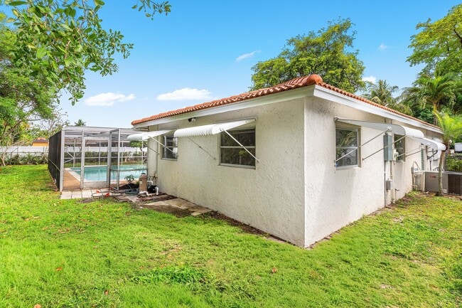 Building Photo - 931 NW 9th Ct