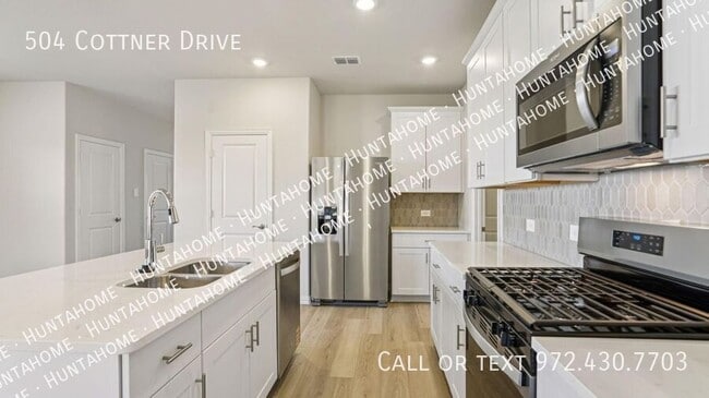 Building Photo - 504 Cottner Dr