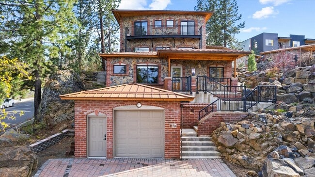 Building Photo - Fully-Furnished Short-Term Rental on South...