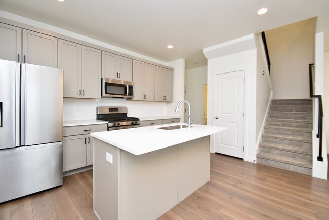 Building Photo - 3 Bed 2.5 Bath Townhome with Awesome View in Daybreak!