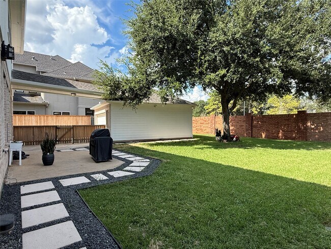 Building Photo - 11826 Legend Manor Dr