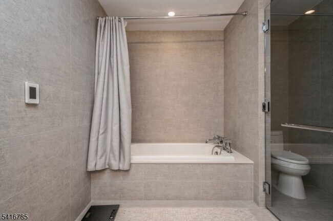 Building Photo - 15 Morris Ave