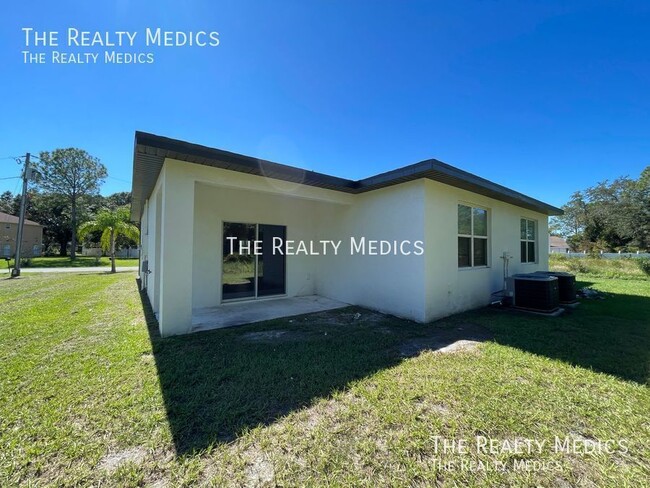 Building Photo - 3 Bedroom, 2 Bathroom Home in Poinciana!!