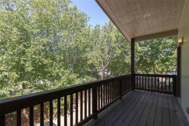 Building Photo - 1702 Forest Hill Dr