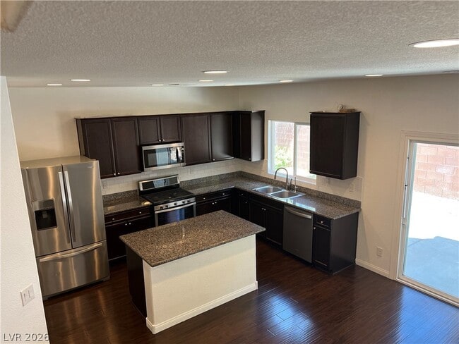 Building Photo - 10862 Knickerbocker Ave