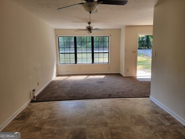 Building Photo - 250 Lake Dr