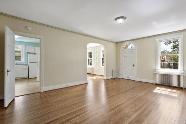 Building Photo - BEAUTIFUL COLONIAL HOME ON LIBBIE AVENUE B...