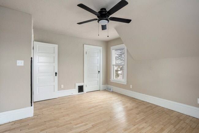 Building Photo - 3 Bedroom Fond Du Lac House