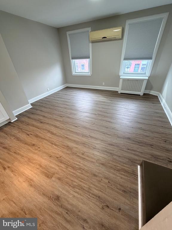 Building Photo - 2917 W Girard Ave