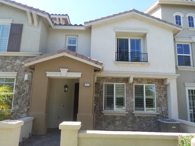 Building Photo - Gorgeous Harveston Townhome - Just across ...