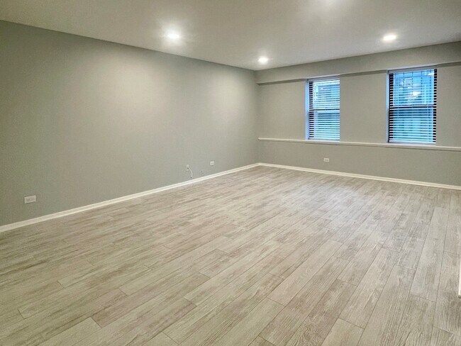 Building Photo - 40 E 9th St