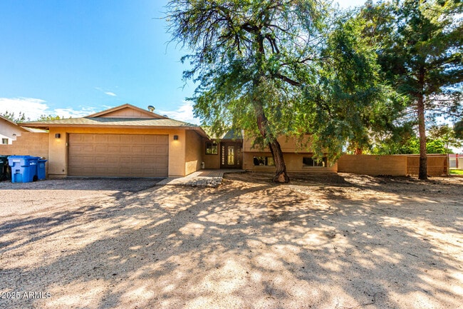 Building Photo - 5031 E Pershing Ave