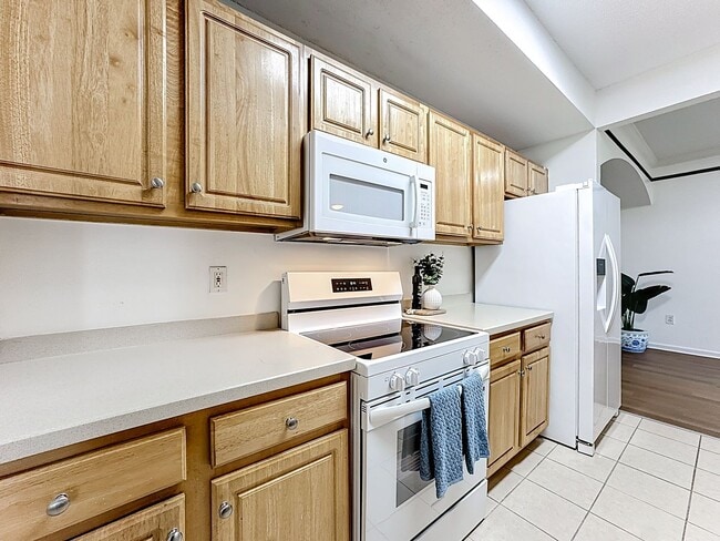 Building Photo - 3 Bedroom with Water View - Villanova at Hunters Creek