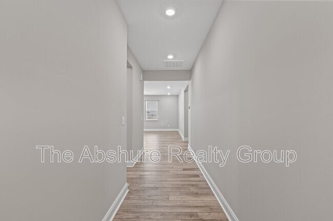 Building Photo - 138 Willow Grove Ln