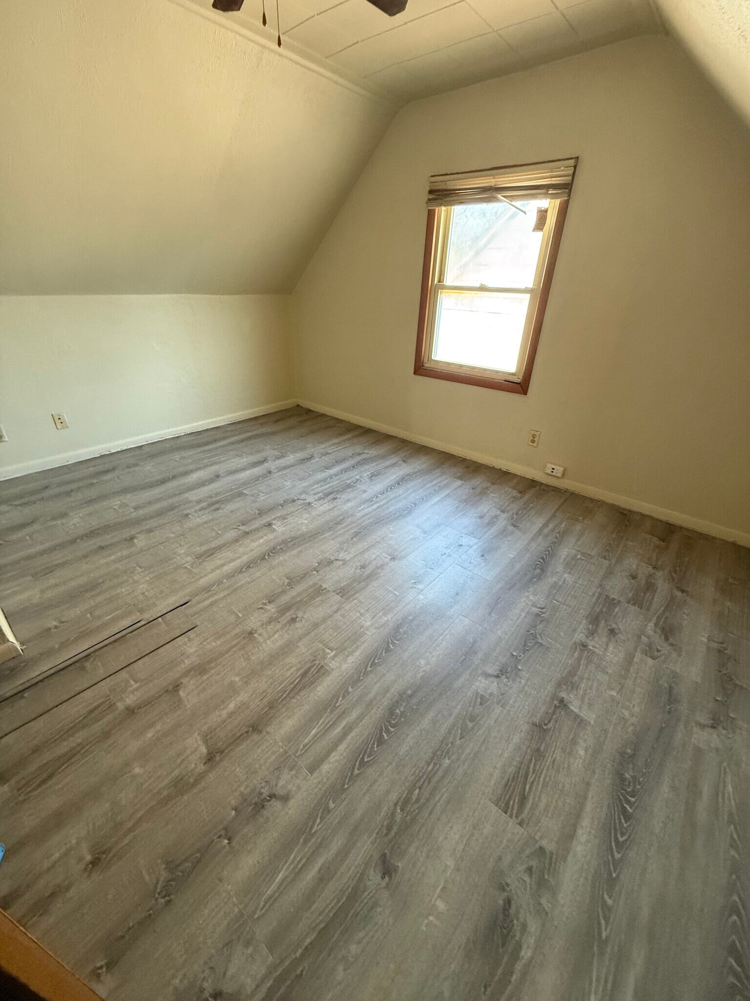 Building Photo - 7616 Howard Ave