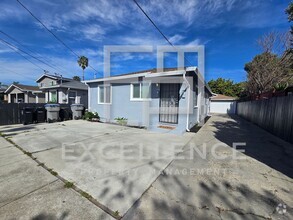 Building Photo - Completely Newly Remodeled Front of Duplex...