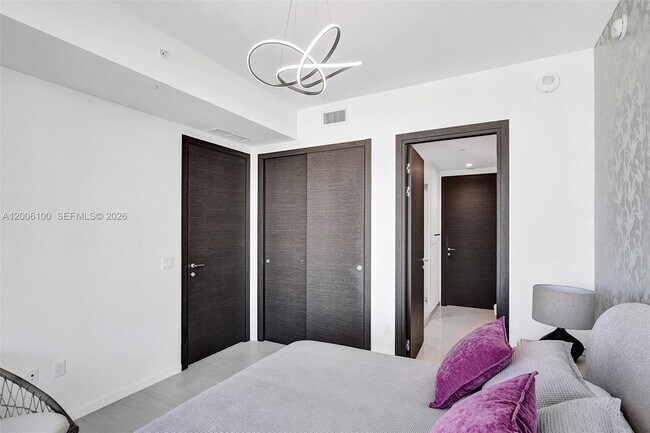 Building Photo - 1000 Brickell Plaza