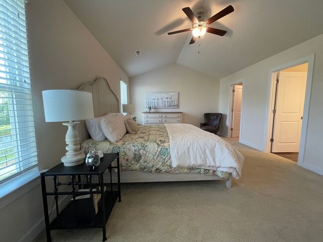 Building Photo - Heron | 3 Bed 2.5 Bath | Garage | 1800 sf ...