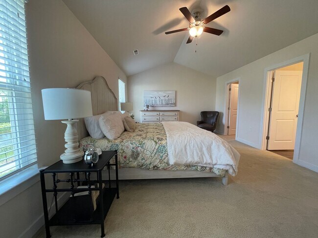 Building Photo - Heron | 3 Bed 2.5 Bath | Garage | 1800 sf | $2699-$3104 | 6, 7, 8, 9, 11, 12, 13, 14, 15 and 18 m...