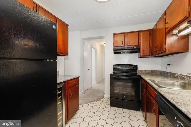 Building Photo - 6250 Edsall Rd