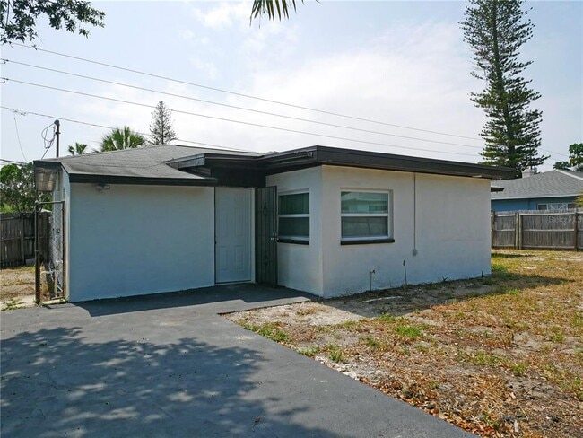 Building Photo - 5014 Dr. M.L.K. Jr St S