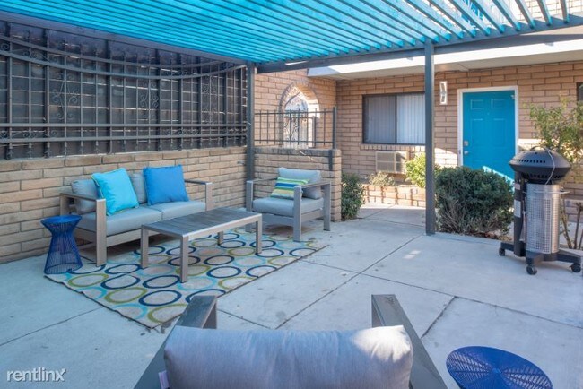 Building Photo - 1 br, 1 bath Apartment - 217 E. Taylor St.