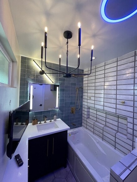 Modern Spa Bathroom - 2659 Newell St
