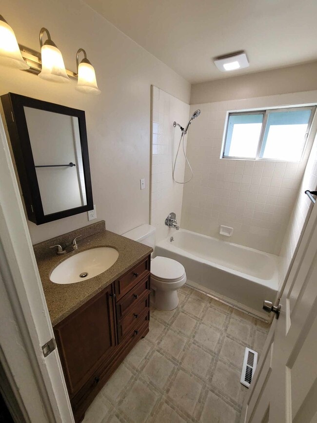 Building Photo - 5580 S 4270 W