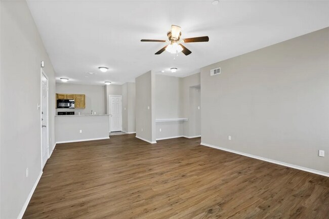 Building Photo - Stylish Living in the Heart of Princeton!