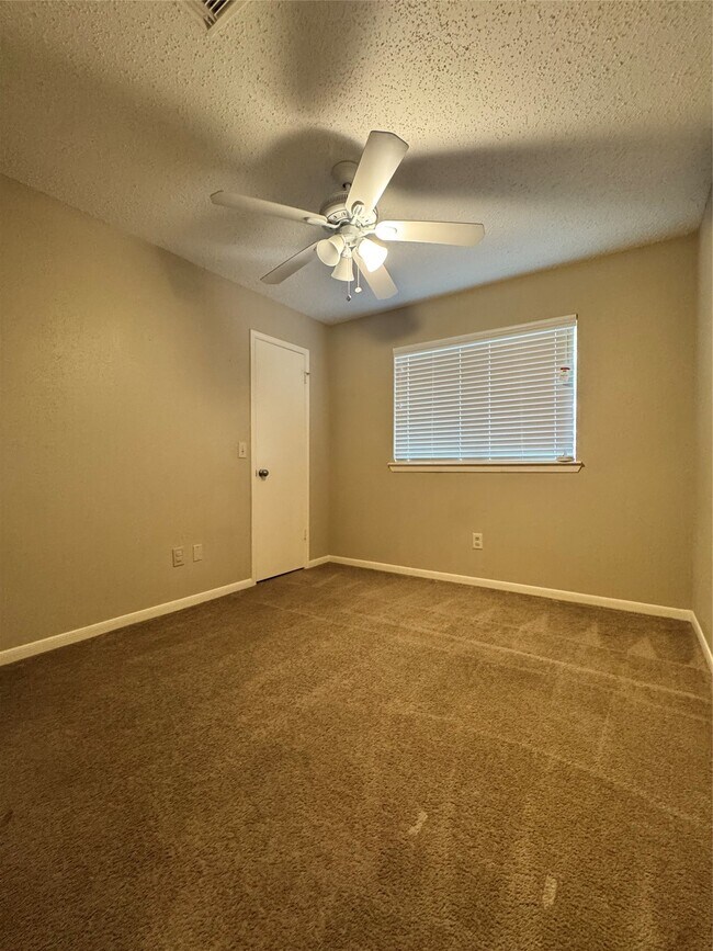 Building Photo - 11 Cottage Grove Pl