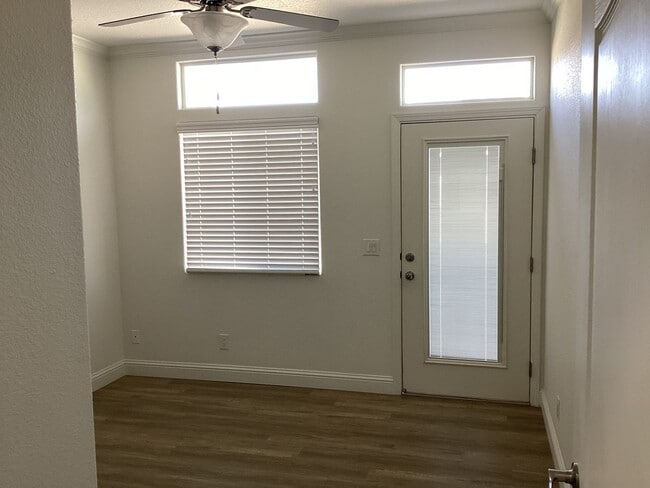 Building Photo - Live Oak