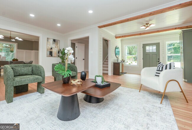 Building Photo - 2908 N Hills Dr NE