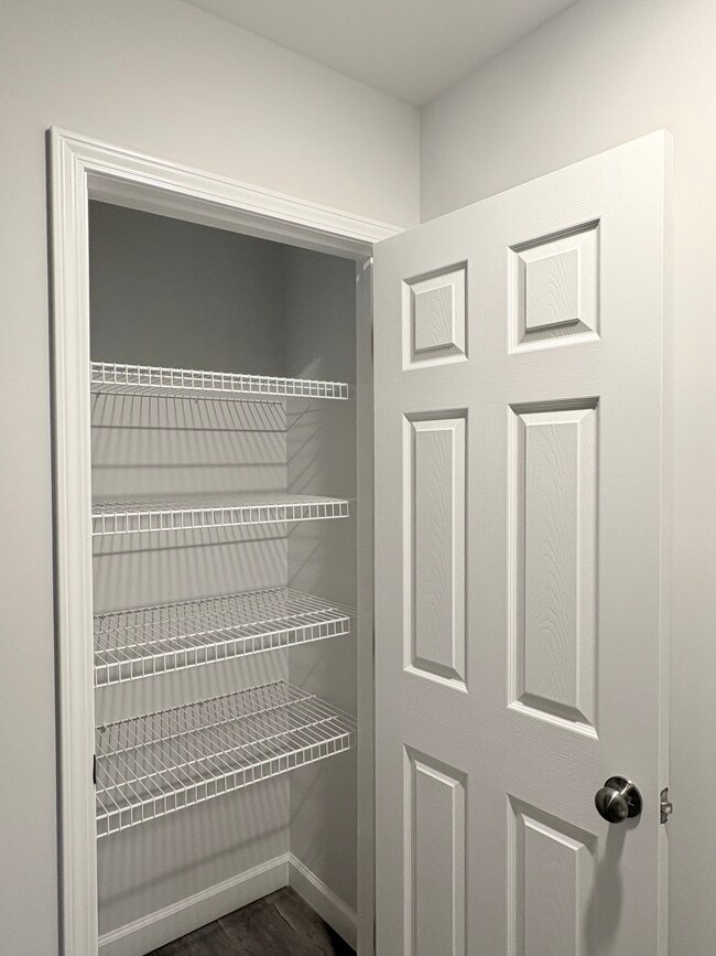 Building Photo - 871 Rodeo Ln