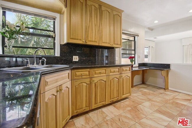 Building Photo - 5667 Heatherdale Dr