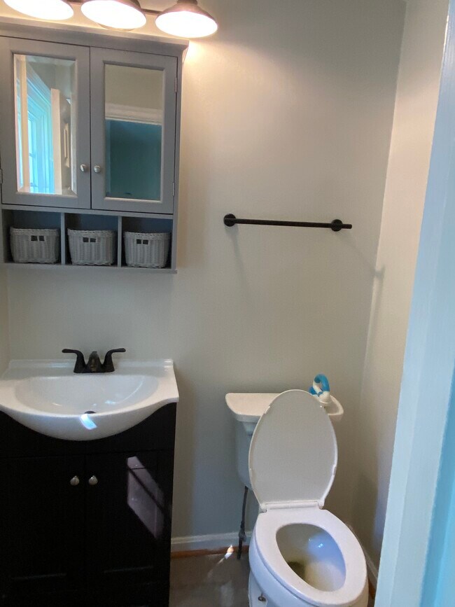 Building Photo - 6621 Greenvale Pkwy