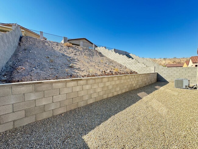 Building Photo - 3 bedroom Newer home