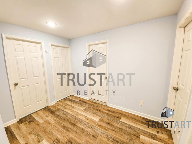 Building Photo - 1933 Colonial St