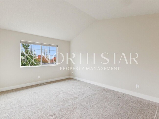 Building Photo - Newer Home in Summer Falls.