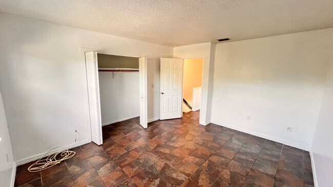 Building Photo - 122 Lori Anne Ln