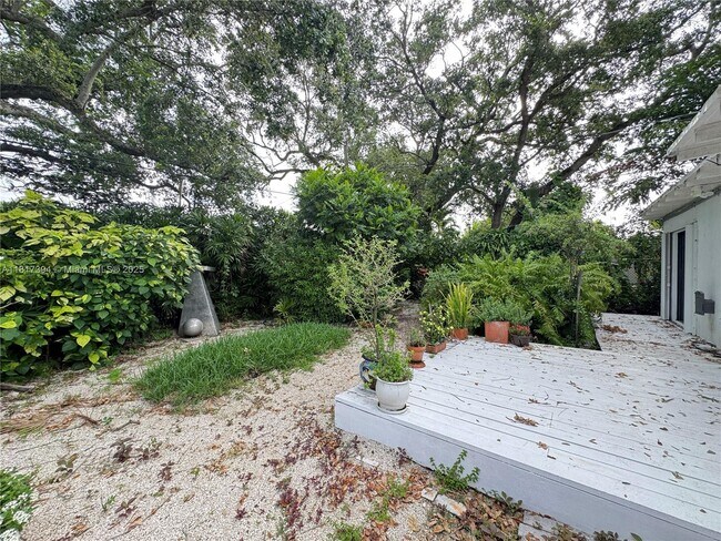 Building Photo - 1601 SW 12th Ct