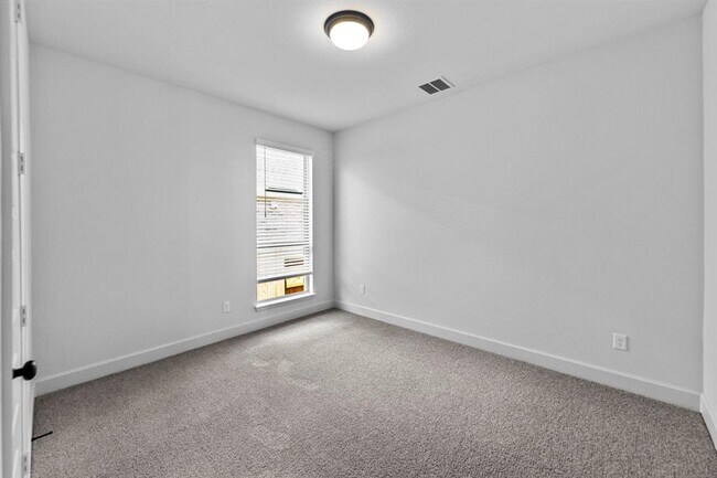 Building Photo - 176 Plumbago Loop