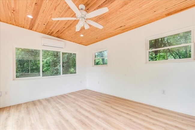 Building Photo - 5614 Delwood Dr