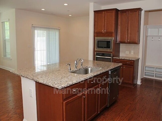 Building Photo - 1064 Midvale Ave