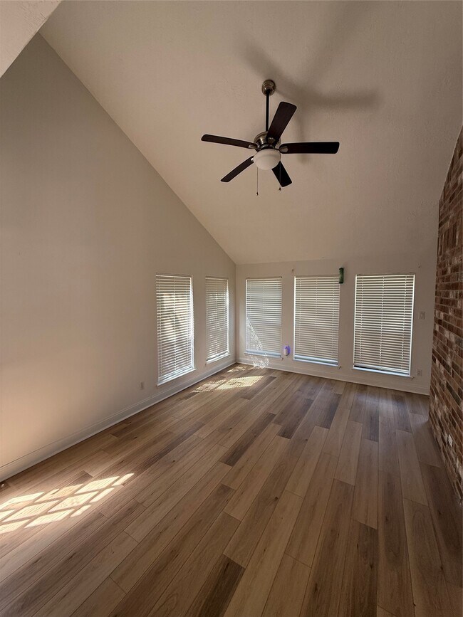Building Photo - 3211 Mesquite Dr