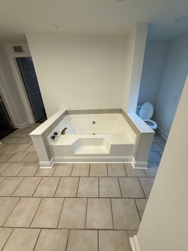 Building Photo - 325 Mayo St