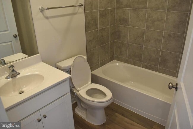 Building Photo - 216 Swan Fld Ave